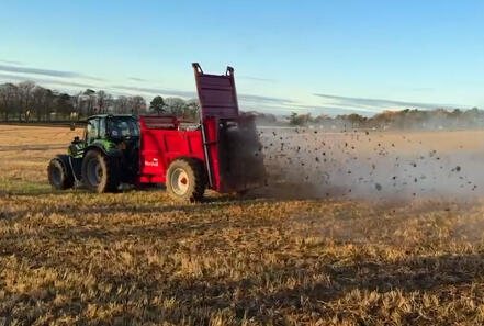 VES Range Rear-discharge Spreaders